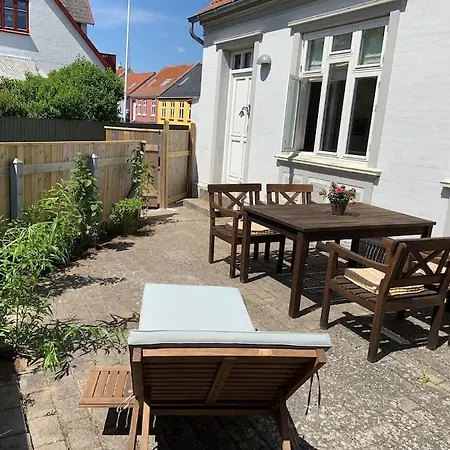 Skont Feriehus Midt I Marstal. Hébergement de vacances *