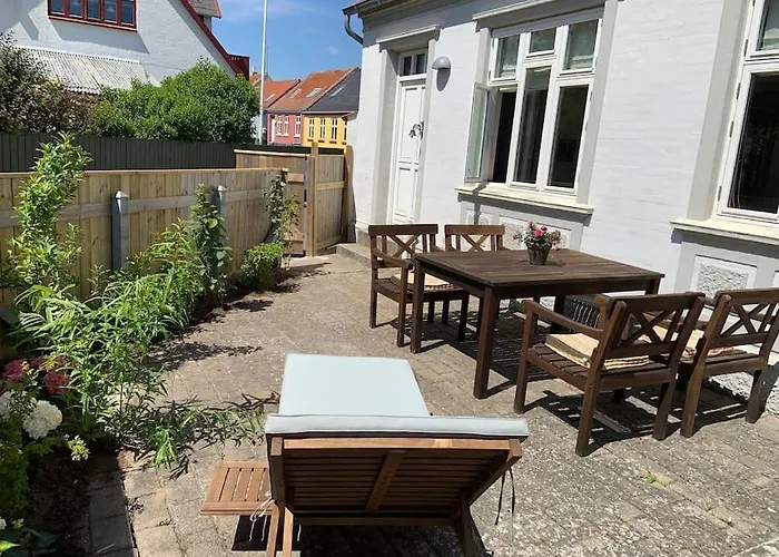 Skont Feriehus Midt I Marstal. Casa de Férias *