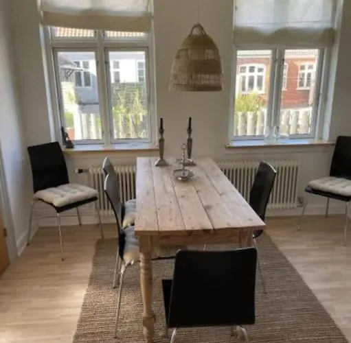 Skont Feriehus Midt I Marstal. Casa de Férias Marstal